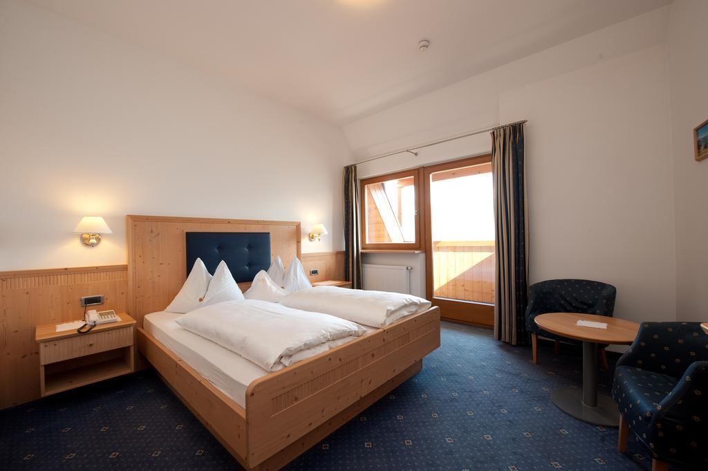 Hotel Haus An Der Luck Barbiano  Oda fotoğraf