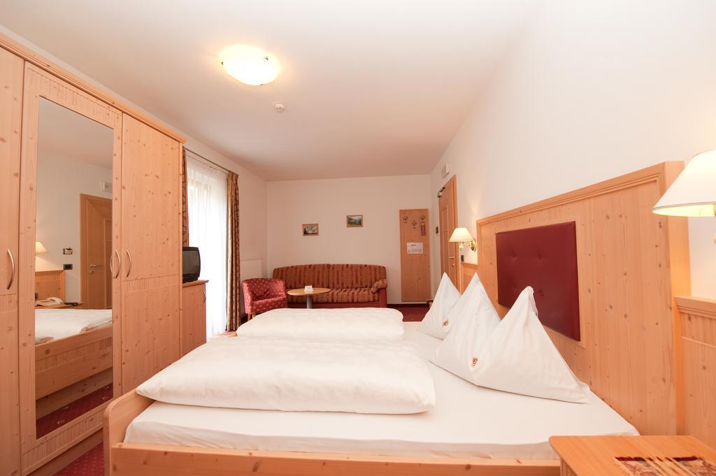 Hotel Haus An Der Luck Barbiano  Oda fotoğraf