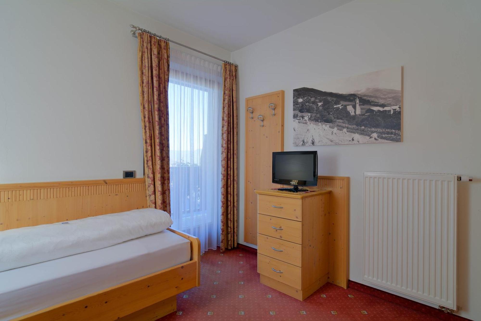 Hotel Haus An Der Luck Barbiano  Oda fotoğraf